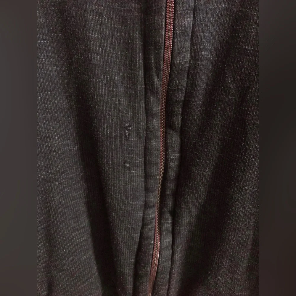 Kirkland Signature Zip Up XL Sweater - Cozy & Unique with Snagged Style!
